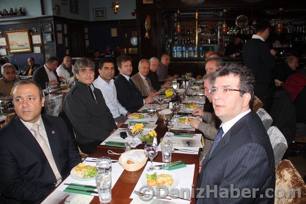 Emekli Kılavuz Kaptanlar Yemekte Buluştu